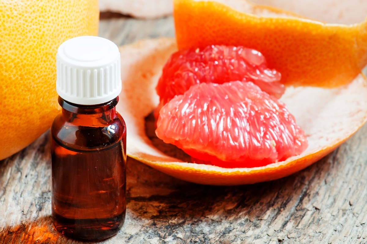 Stačí dvě kapky do kbelíku na mytí podlahy a v domě zůstane několik dní svěží vůně: nejde o ocet ani citronovou šťávu.