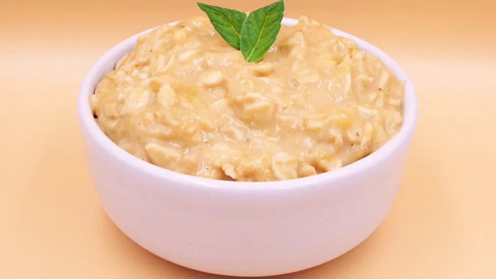 Ovesná kaše bez vaření. Snídaně se připraví sama, zatímco vy se sprchujete.