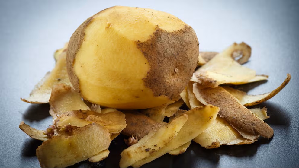 Rozdrcení bramborové slupky s jedlou sodou: proč se to doporučuje a jaké to má výhody