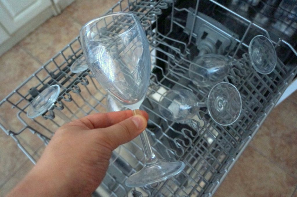 „Od té doby, co jsem začala používat sůl v myčce jinak, každý sklenice září jako nová.“ Dsc02649 1024x680