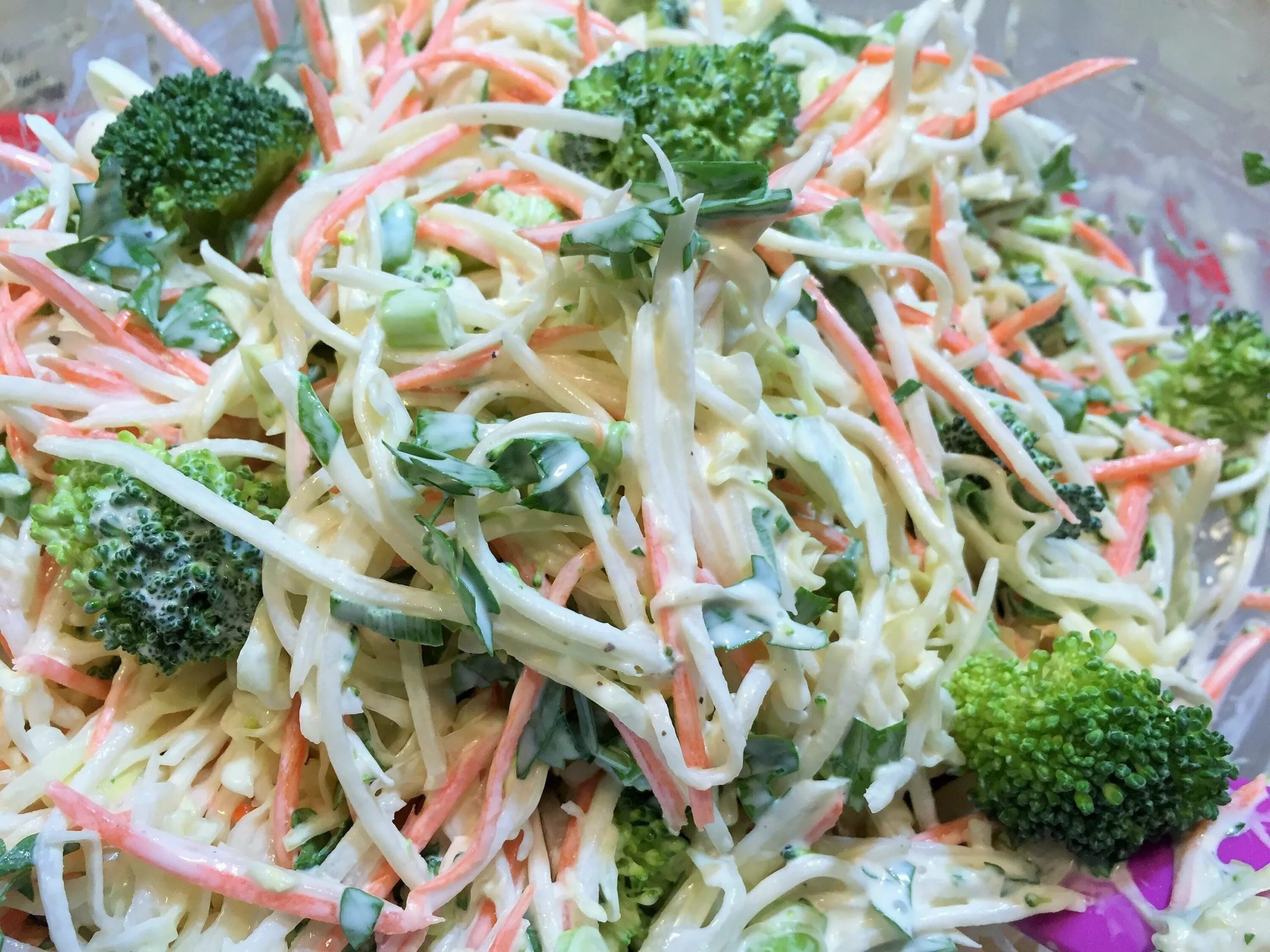 Už žádný zelný salát. Tato vitamínová bomba si podmanila mou kuchyni a zmizela ze stolu během minuty.