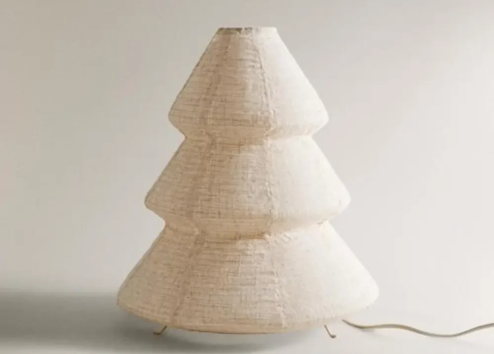 Sbohem, tradiční vánoční stromečku: svítidlo Zara Home, které nahrazuje tradiční vánoční stromeček a vybírají si ho ty nejstylovější ženy.