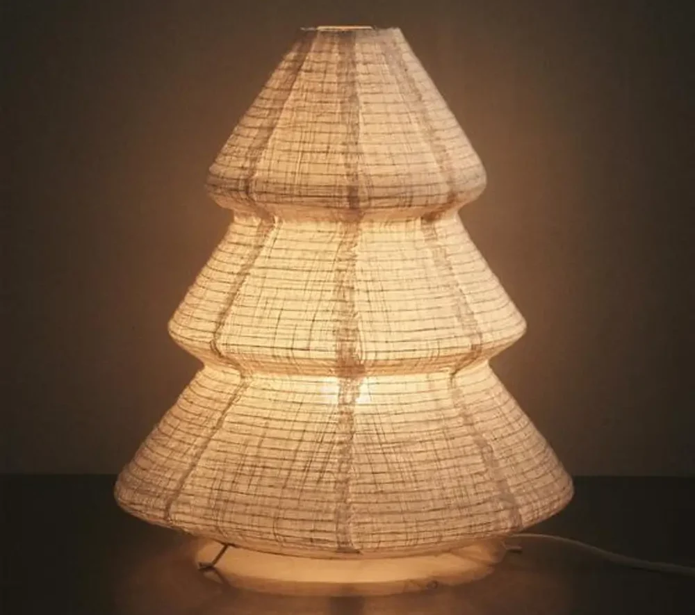 Sbohem, tradiční vánoční stromečku: svítidlo Zara Home, které nahrazuje tradiční vánoční stromeček a vybírají si ho ty nejstylovější ženy.