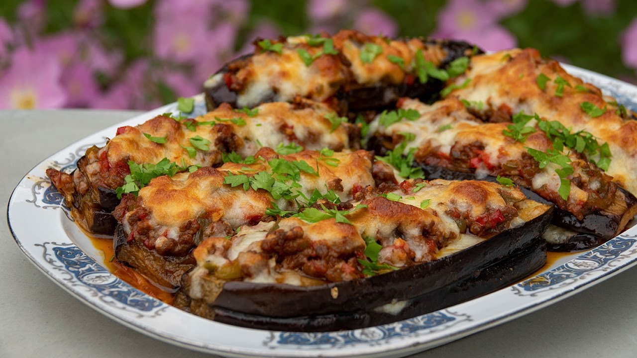 Nakrájím lilky, přidám maso a sýr. Tato teplá předkrm zmizí ze stolu ještě dříve, než ji stačím naservírovat.