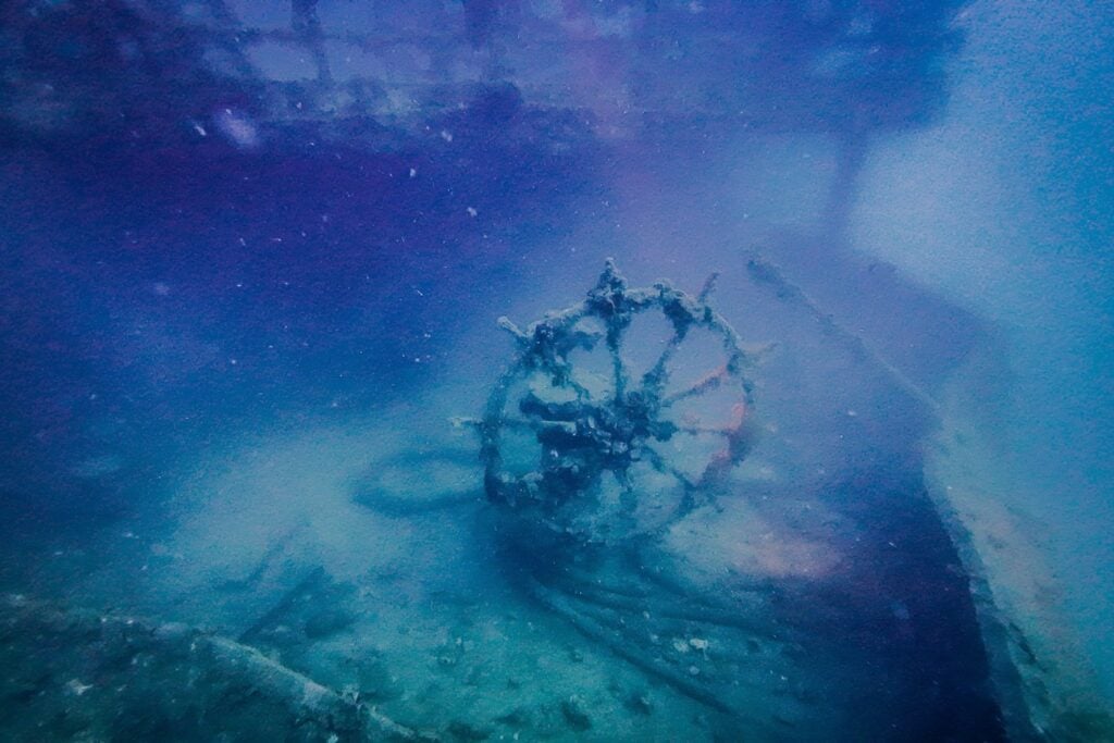 Prakticky nemožný francouzský archeologický nález v hloubce více než 2500 metrů mění hranice podmořského výzkumu.