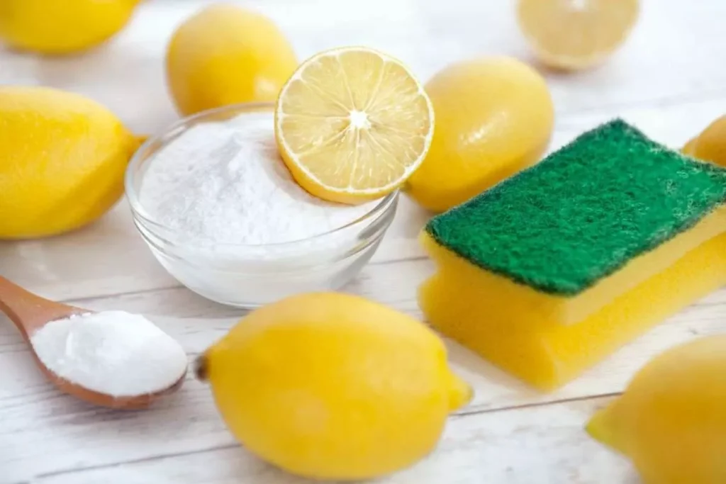 Tuk ze skla trouby se smývá prakticky okamžitě. Není třeba drhnout kartáčem ani používat kupované prostředky.